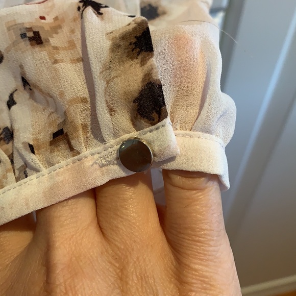 Cold shoulder floral blouse - Picture 7 of 13